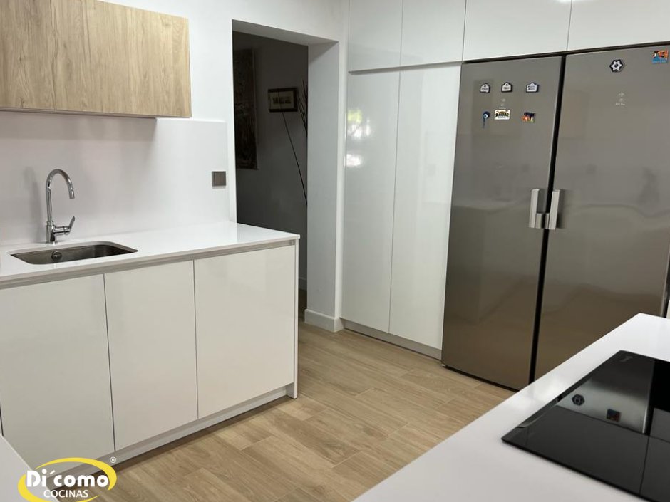 Cocina moderna instalada por Di’Como Cocinas — 1