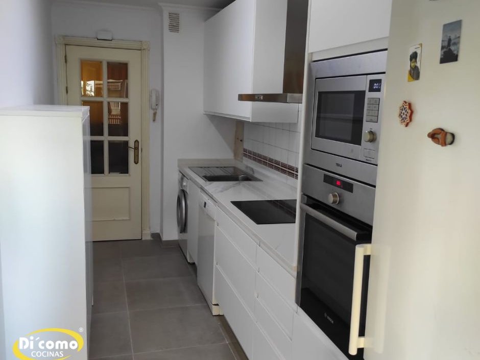 Cocina moderna instalada por Di’Como Cocinas — 3