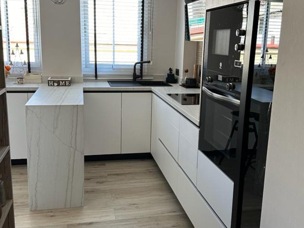 Cocina moderna instalada por Di’Como Cocinas — 7