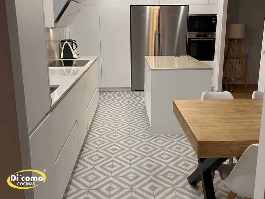 Cocinas con Isla y Península en Sevilla — proyecto real Di’Como Cocinas 2