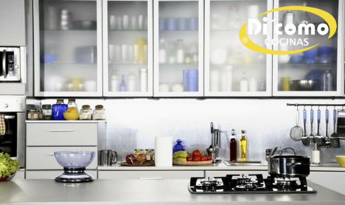Tener puertas de vidrio en los muebles de la cocina, ¿si o no?