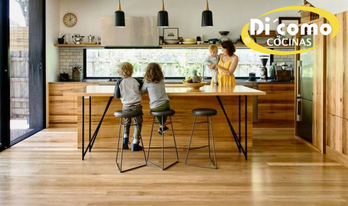Pros y contras de suelos de madera en las cocinas