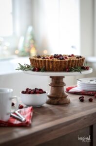 Apple-and-Cranberry-Tart-674x1024-1-197x300 Ideas para decorar tu cocina esta Navidad