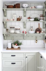 butlers-pantry-decor-670x1024-1-196x300 Ideas para decorar tu cocina esta Navidad