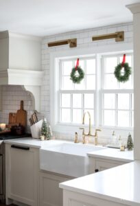 christmas-kitchen-695x1024-1-204x300 Ideas para decorar tu cocina esta Navidad