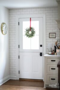dutch-door-684x1024-1-200x300 Ideas para decorar tu cocina esta Navidad
