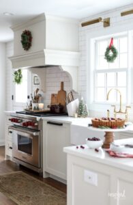 ideas-for-kitchen-christmas-decor-667x1024-1-195x300 Ideas para decorar tu cocina esta Navidad