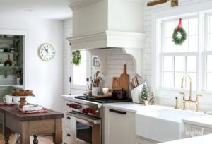 kitchen-christmas-decor-1024x696-1-300x204 Ideas para decorar tu cocina esta Navidad