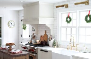 kitchen-christmas-decorating-300x195 Ideas para decorar tu cocina esta Navidad