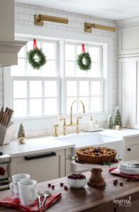 kitchen-christmas-decorations-673x1024-1-197x300 Ideas para decorar tu cocina esta Navidad