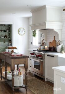 kitchen-for-christmas-712x1024-1-209x300 Ideas para decorar tu cocina esta Navidad