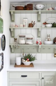 pantry-kitchen-christmas-decorations-675x1024-1-198x300 Ideas para decorar tu cocina esta Navidad