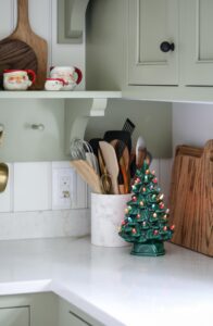 vintage-ceramic-christmas-tree-670x1024-1-196x300 Ideas para decorar tu cocina esta Navidad