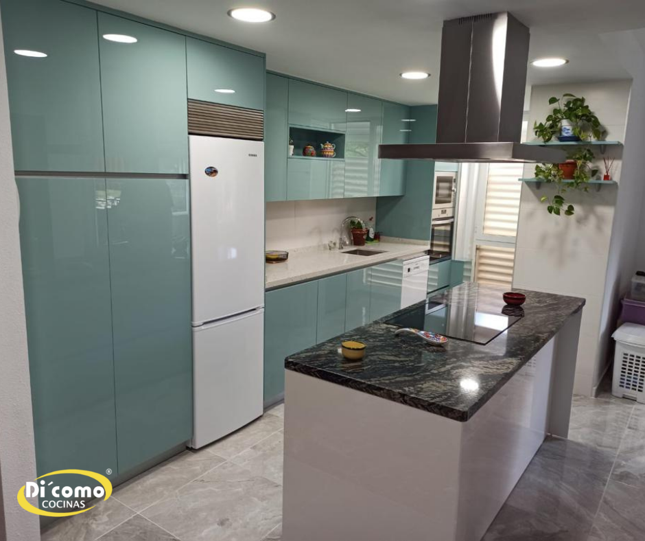 Plantea la Renovación de la Cocina de tus Sueños con Di’Como Cocinas en Octubre: 15% de Descuento en Muebles de Cocina