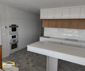 Cocinas Con Isla: Por qué una isla de cocina minimalista es imprescindible Cocinas Sevilla 57-300x251 Cocinas Con Isla: Por qué una isla de cocina minimalista es imprescindible