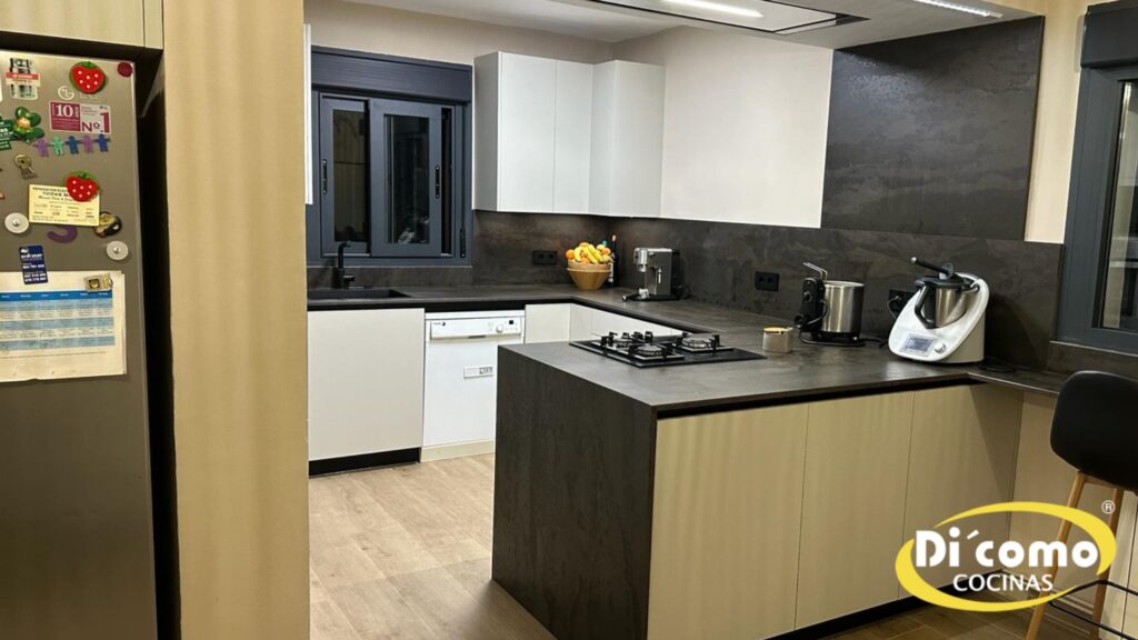 4-1024x576 Transformación Total: Renovando tu Cocina con Di´Como Cocinas