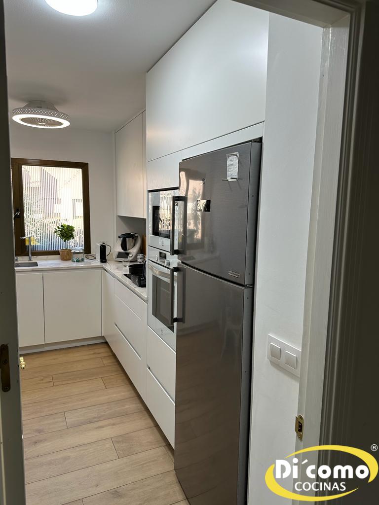 Renueva tu Cocina en Septiembre con Di’Como Cocinas: ¡Descuento del 10%! Cocinas Sevilla copia-de-whatsapp-image-2024-05-13-at-194940-7 Renueva tu Cocina en Septiembre con Di’Como Cocinas: ¡Descuento del 10%!