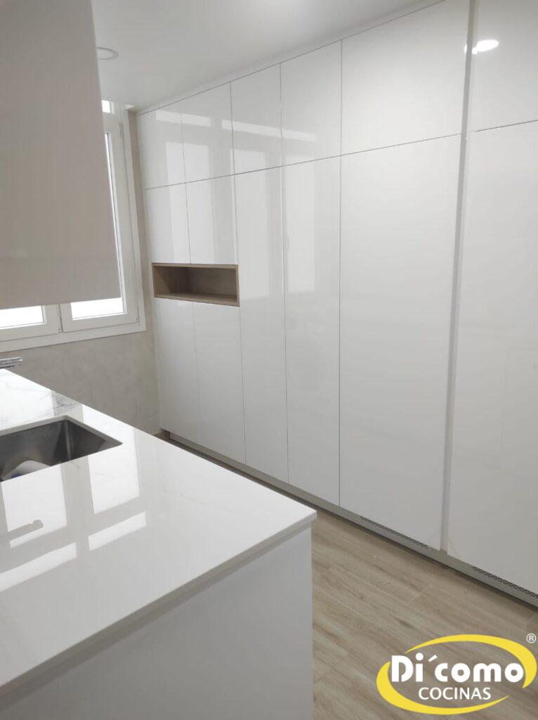 Tendencias en Cocinas Minimalistas: El Encanto del Color Blanco Cocinas Sevilla copia-de-whatsapp-image-2024-05-13-at-202724-2-2-766x1024 Tendencias en Cocinas Minimalistas: El Encanto del Color Blanco