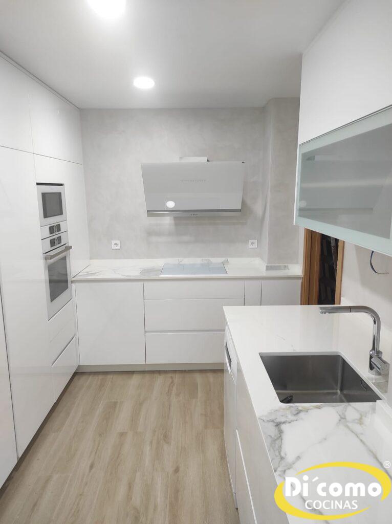 Tendencias en Cocinas Minimalistas: El Encanto del Color Blanco Cocinas Sevilla copia-de-whatsapp-image-2024-05-13-at-202724-4-2-766x1024 Tendencias en Cocinas Minimalistas: El Encanto del Color Blanco