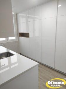 Descubre la Elegancia Reluciente de las Nuevas Cocinas en Tonos Blancos de Di’Como Cocinas Cocinas Sevilla Cocinas-en-tonos-blancos-y-relucientes-27-224x300 Descubre la Elegancia Reluciente de las Nuevas Cocinas en Tonos Blancos de Di’Como Cocinas