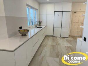 Descubre las Nuevas Cocinas de Di’Como: Estilo y Funcionalidad para Reunir a Tu Familia y Amigos Cocinas Sevilla Nuestros-ultimos-proyectos-cocinas-con-estilo-para-reunir-a-la-familia-y-amigos-10-300x225 Descubre las Nuevas Cocinas de Di’Como: Estilo y Funcionalidad para Reunir a Tu Familia y Amigos