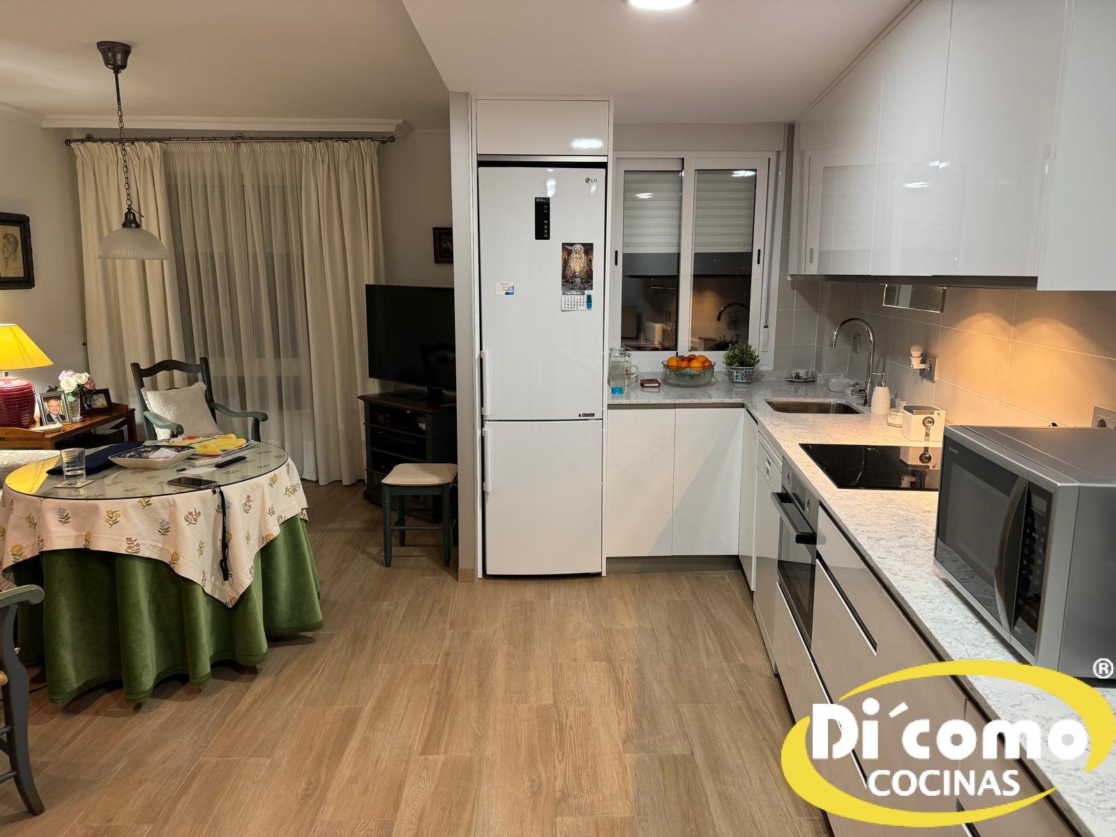 Cocinas Semiabiertas al Salón: El Equilibrio Perfecto para Tu Hogar