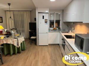 Descubre la Elegancia y Funcionalidad de la Nueva Cocina Blanca Lacada de Di’Como Cocinas Cocinas Sevilla Os-presentamos-una-nueva-cocina-en-tonos-blancos-lacados-1-300x225 Descubre la Elegancia y Funcionalidad de la Nueva Cocina Blanca Lacada de Di’Como Cocinas