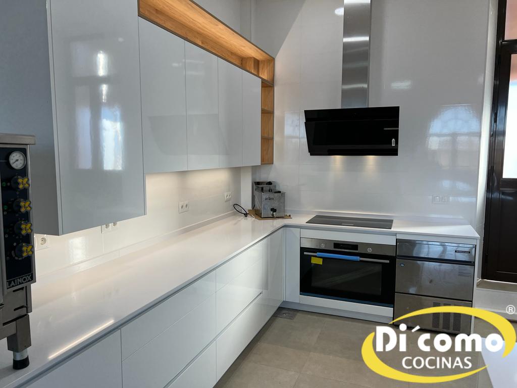 Soluciones Innovadoras de Almacenamiento Oculto para Cocinas Modernas