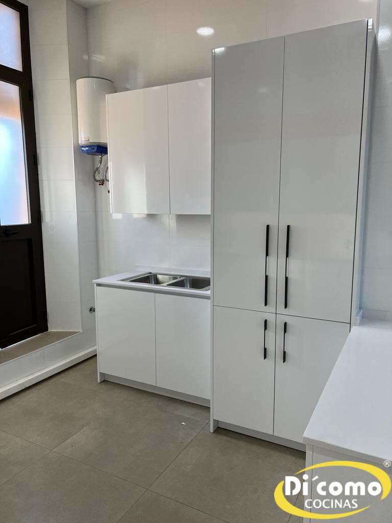Cocinas con Zona de Desayunador: Estilos y Ventajas que Transforman tu Hogar