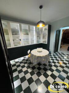Di’Como Cocinas presenta una supercocina con suelo y contrastes increíblees: diseño a medida en Sevilla Cocinas Sevilla Os-presentamos-una-supercocina-con-un-suelo-y-contrastes-increibles-1-225x300 Di’Como Cocinas presenta una supercocina con suelo y contrastes increíblees: diseño a medida en Sevilla
