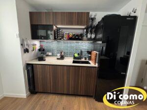 WhatsApp-Image-2026-03-31-at-10.51.203-1-300x225 Cocina integrada con el salón en tonos negros: diseño, calidad y funcionalidad de Di’Como Cocinas